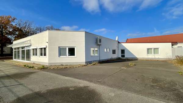 Rückwertige Ansicht Rückwertige Ansicht - Service in 02977 Hoyerswerda mit 1769m² kaufen