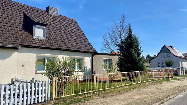 Hausansicht - Doppelhaushälfte in 02991 Lauta mit 151m² kaufen