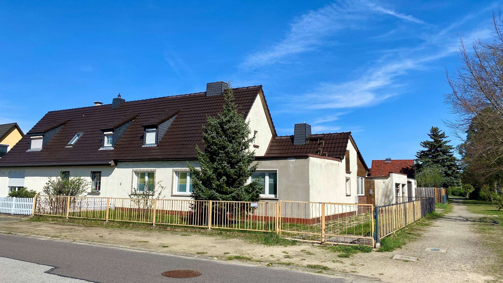 Hausansicht - Doppelhaushälfte in 02991 Lauta mit 151m² kaufen