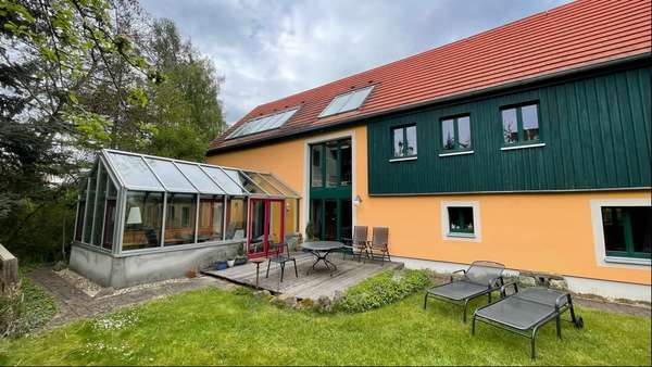 Westseite mit Wintergarten - Landhaus in 01465 Langebrück mit 250m² kaufen