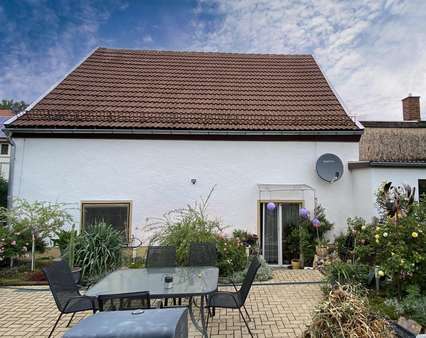 Terrasse hinter dem Haus - Einfamilienhaus in 01623 Lommatzsch mit 118m² kaufen