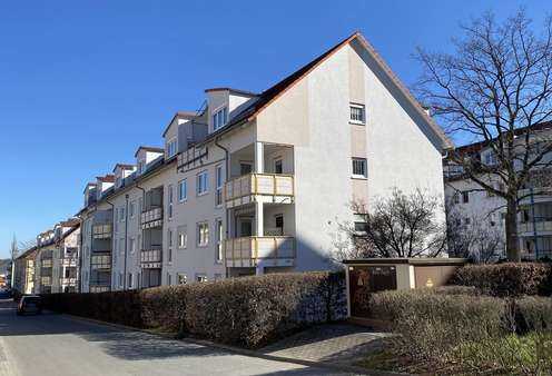 Giebel und Balkone Giebel und Balkone - Dachgeschosswohnung in 01796 Pirna mit 46m² als Kapitalanlage kaufen