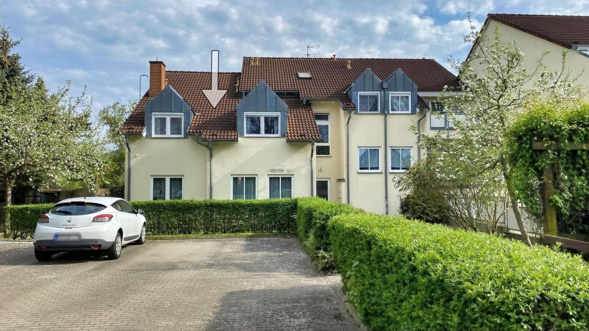 Ansicht von der Straße - Maisonette-Wohnung in 15366 Neuenhagen mit 79m² als Kapitalanlage kaufen