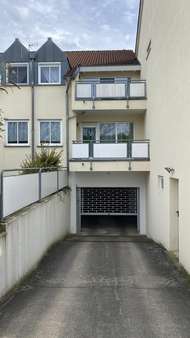 Einfahrt Tiefgarage - Maisonette-Wohnung in 15366 Neuenhagen mit 79m² als Kapitalanlage kaufen