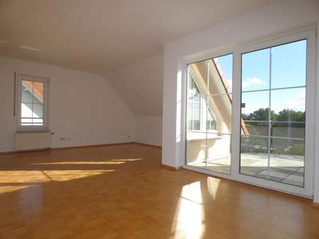 Wohnzimmer - Dachgeschosswohnung in 01587 Riesa mit 82m² kaufen