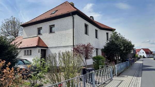 Ansicht Süd-Ost-Seite - Zweifamilienhaus in 01609 Gröditz mit 169m² kaufen