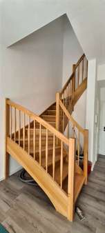 Treppe ins OG - Erdgeschosswohnung in 01796 Dohma mit 85m² mieten