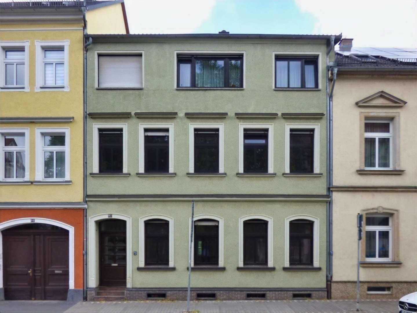Hausansicht Straßenseite Hausansicht Straßenseite - Mehrfamilienhaus in 01587 Riesa mit 196m² kaufen