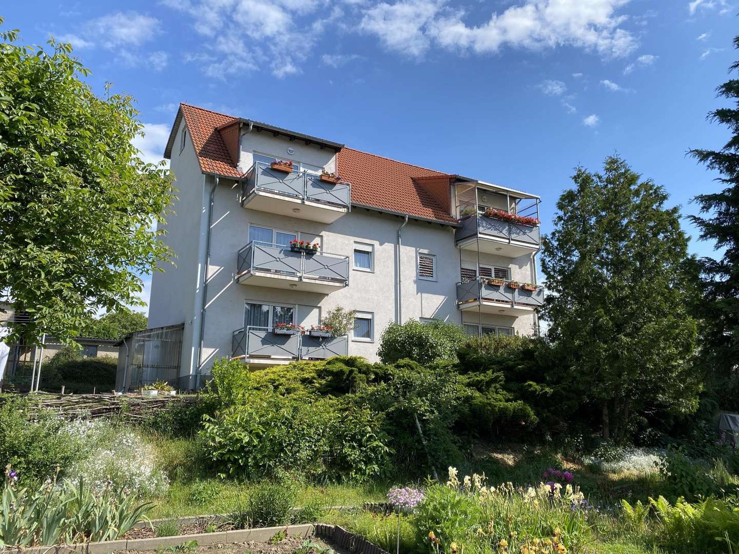 Ansicht mit Balkonen - Mehrfamilienhaus in 01683 Nossen mit 398m² als Kapitalanlage kaufen