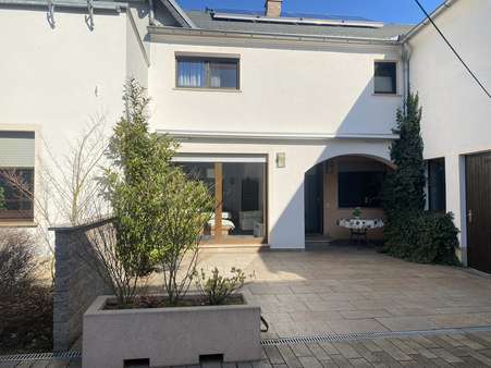 Terrasse im Innenhof - Einfamilienhaus in 01945 Lindenau mit 246m² kaufen