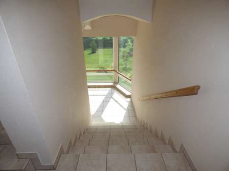 Treppenhaus - Etagenwohnung in 01589 Riesa mit 70m² als Kapitalanlage kaufen