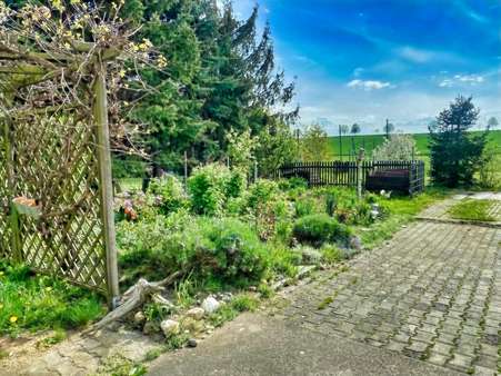Garten hinter dem Haus - Doppelhaushälfte in 01561 Ebersbach mit 147m² kaufen
