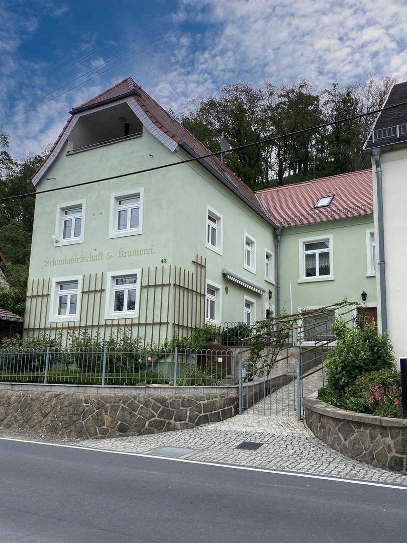 Blick in den Hof - Einfamilienhaus in 01665 Diera-Zehren mit 221m² kaufen