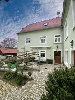 Hofansicht, Eingangsbereich - Einfamilienhaus in 01665 Diera-Zehren mit 221m² kaufen