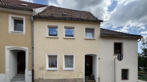 Außenansicht Außenansicht - Reihenmittelhaus in 01877 Bischofswerda mit 75m² kaufen