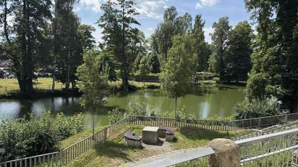 Blick durch das Seitentor - Natur trotz Stadtleben Blick durch das Seitentor - Natur trotz Stadtleben - Reihenmittelhaus in 01877 Bischofswerda mit 75m² kaufen