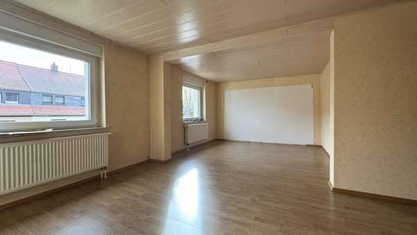 Wohnzimmer - Erdgeschoss Wohnzimmer - Erdgeschoss - Reihenmittelhaus in 02625 Bautzen mit 77m² kaufen