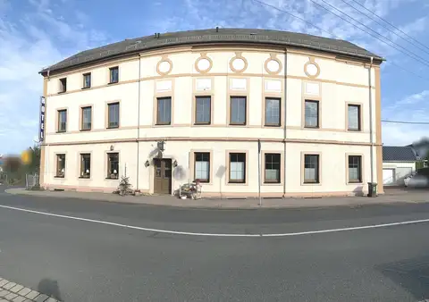 Gasthof mit Hotelzimmern und Wohnung
