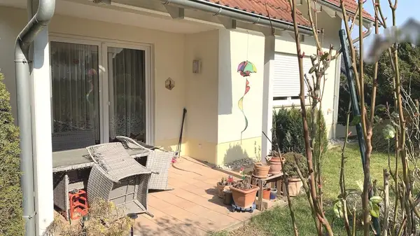 EFH mit Garage, Terrasse, Balkon, Keller