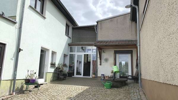 Hofbereich - Landhaus in 04720 Döbeln mit 246m² kaufen