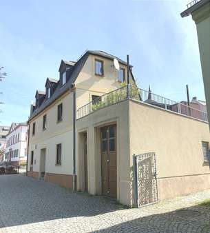 Seitenansicht mit Dachterrasse - Mehrfamilienhaus in 04746 Hartha mit 126m² kaufen