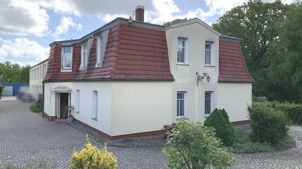 Außenansicht  Hauptgebäude - Produktion in 04741 Roßwein mit 79m² kaufen