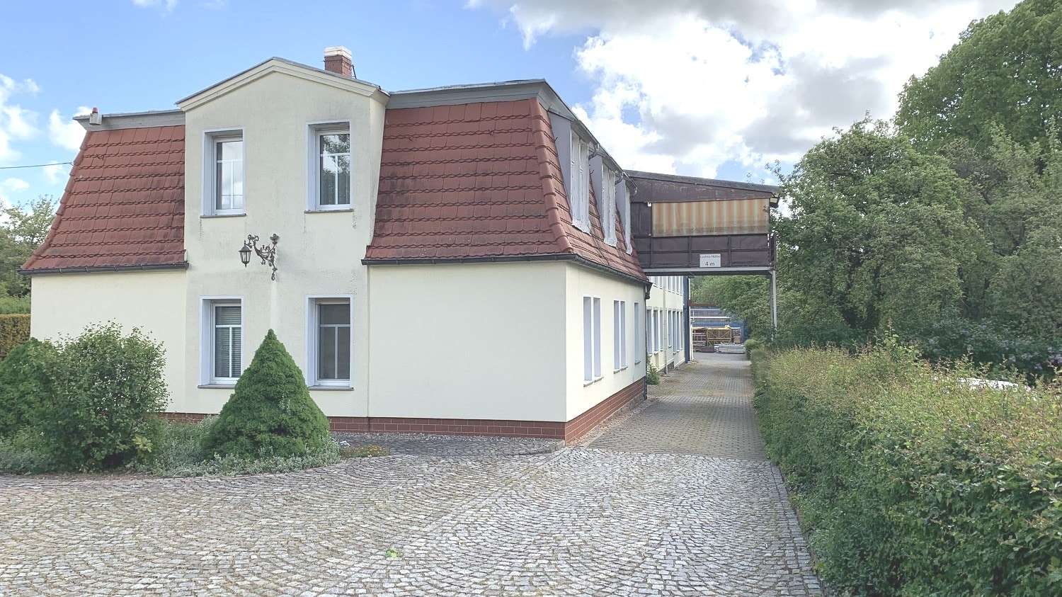 Außenansicht  Hauptgebäude - Produktion in 04741 Roßwein mit 79m² kaufen