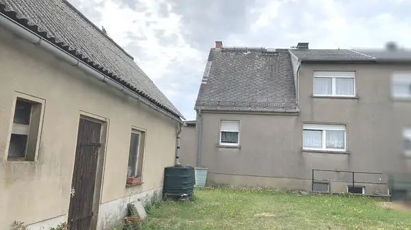 DHH mit Garage und großem Garten