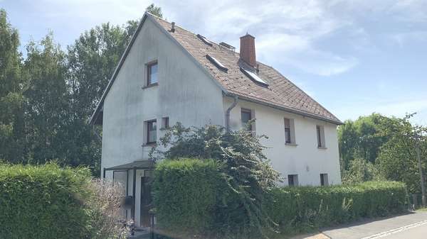 Außenansicht Außenansicht - Mehrfamilienhaus in 04741 Roßwein mit 160m² als Kapitalanlage kaufen