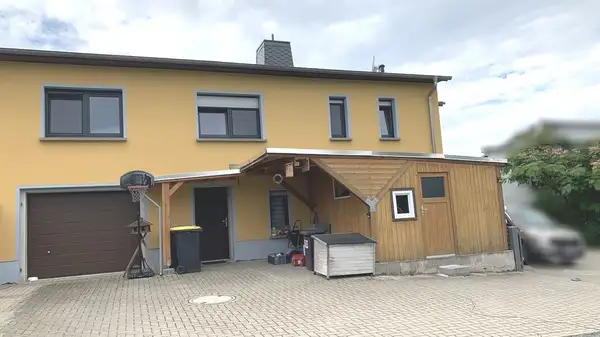 Sanierte DHH mit großem Grundstück