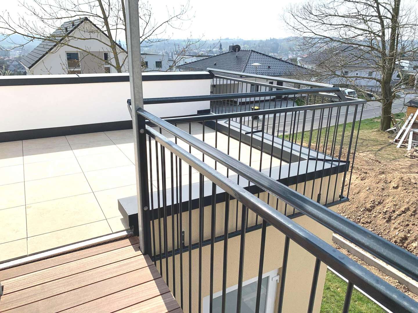 Laubengang zur Dachterrasse OG - Doppelhaushälfte in 04720 Döbeln mit 127m² mieten