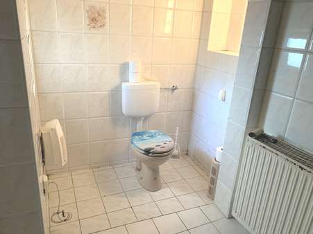 Toilette im Badbereich EG - Einfamilienhaus in 04720 Döbeln mit 92m² kaufen