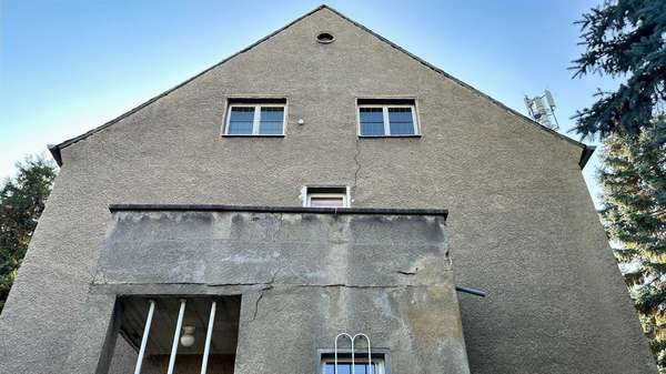 Giebelsansicht - Zweifamilienhaus in 09212 Limbach-Oberfrohna mit 190m² kaufen