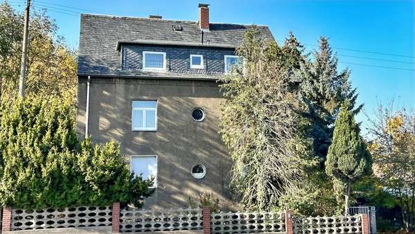 Hausansicht - Zweifamilienhaus in 09212 Limbach-Oberfrohna mit 190m² kaufen