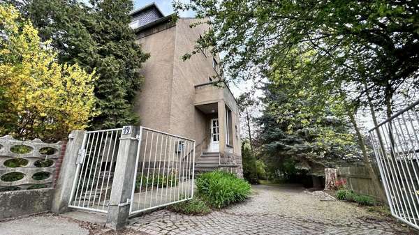 Zufahrt zum Hof - Zweifamilienhaus in 09212 Limbach-Oberfrohna mit 190m² kaufen