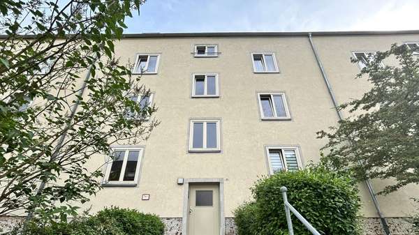 Hauseingang Hauseingang - Appartement in 09130 Chemnitz mit 52m² kaufen