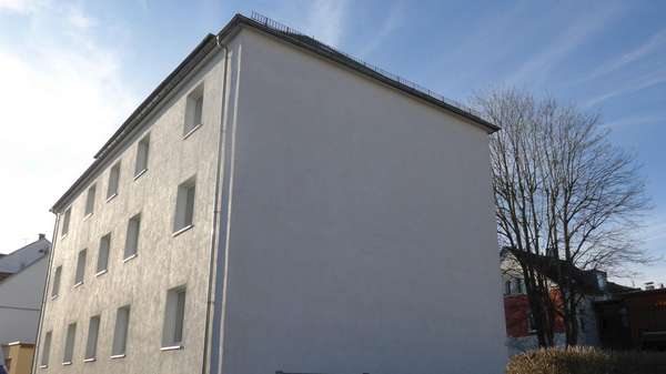 Hausansicht Hausansicht - Zwangsversteigerung Erdgeschosswohnung in 08393 Meerane mit 49m² kaufen