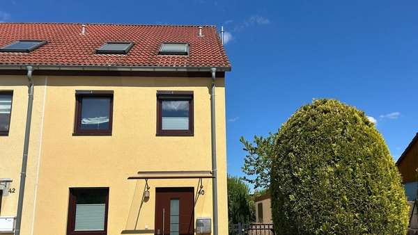 Reihenendhaus - Reihenendhaus in 09212 Limbach-Oberfrohna mit 109m² kaufen
