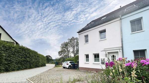 vor dem Haus vor dem Haus - Reihenendhaus in 09439 Amtsberg mit 133m² kaufen