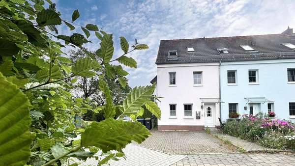 vor dem Haus vor dem Haus - Reihenendhaus in 09439 Amtsberg mit 133m² kaufen