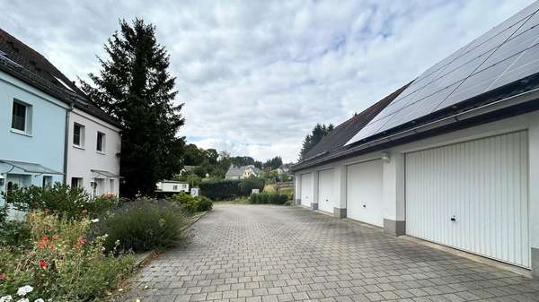Weg vor dem Haus Weg vor dem Haus - Reihenendhaus in 09439 Amtsberg mit 133m² kaufen