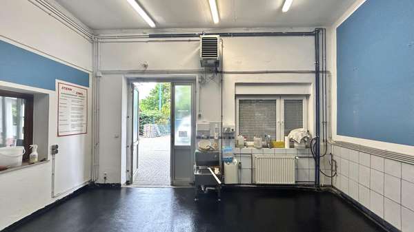 Eingang zur Halle - Halle in 09125 Chemnitz mit 180m² kaufen