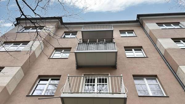 Blick zum Balkon - Etagenwohnung in 09131 Chemnitz mit 48m² kaufen