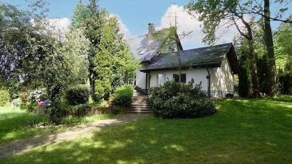 Hausansicht Gartenseite Hausansicht Gartenseite - Einfamilienhaus in 09117 Chemnitz mit 100m² kaufen