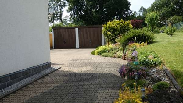 Zufahrt und Garagen - Doppelhaushälfte in 09337 Hohenstein-Ernstthal mit 70m² kaufen