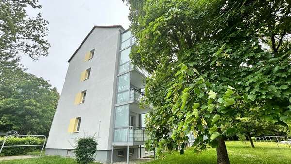 Ansicht Giebel - Etagenwohnung in 09117 Chemnitz mit 75m² kaufen