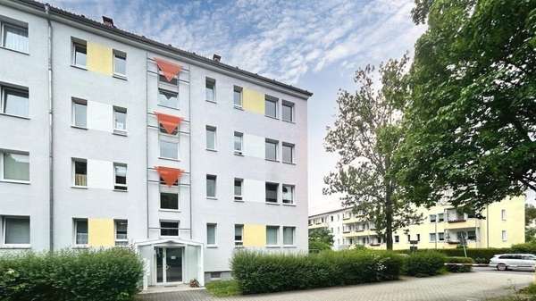 Ansicht Hauseingang - Etagenwohnung in 09117 Chemnitz mit 75m² kaufen