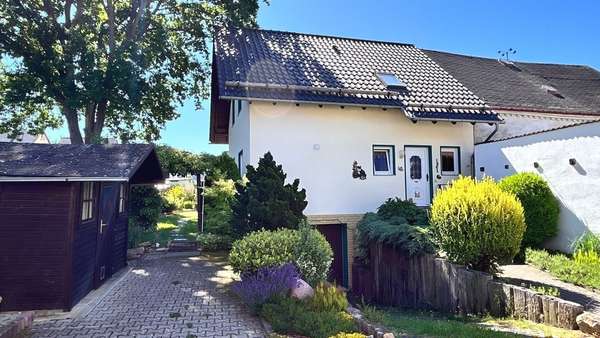 Zugang zum Haus Zugang zum Haus - Einfamilienhaus in 09212 Limbach-Oberfrohna mit 82m² kaufen