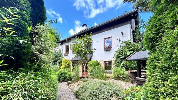 Vor dem Haus Vor dem Haus - Einfamilienhaus in 09128 Chemnitz mit 178m² kaufen