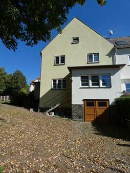 Hausansicht mit Garage - Doppelhaushälfte in 09116 Chemnitz mit 150m² kaufen